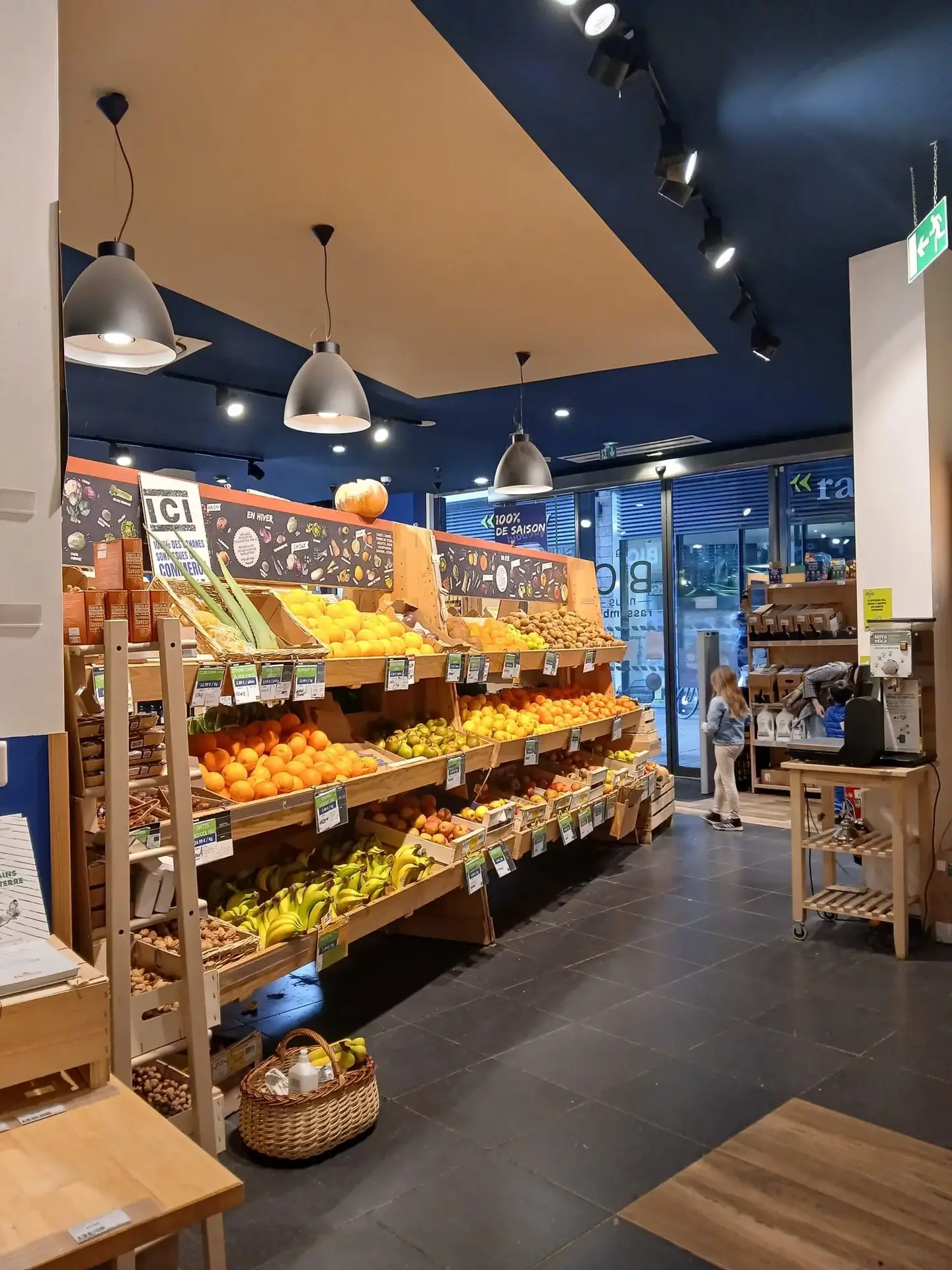 Photo Biocoop chapeau rouge