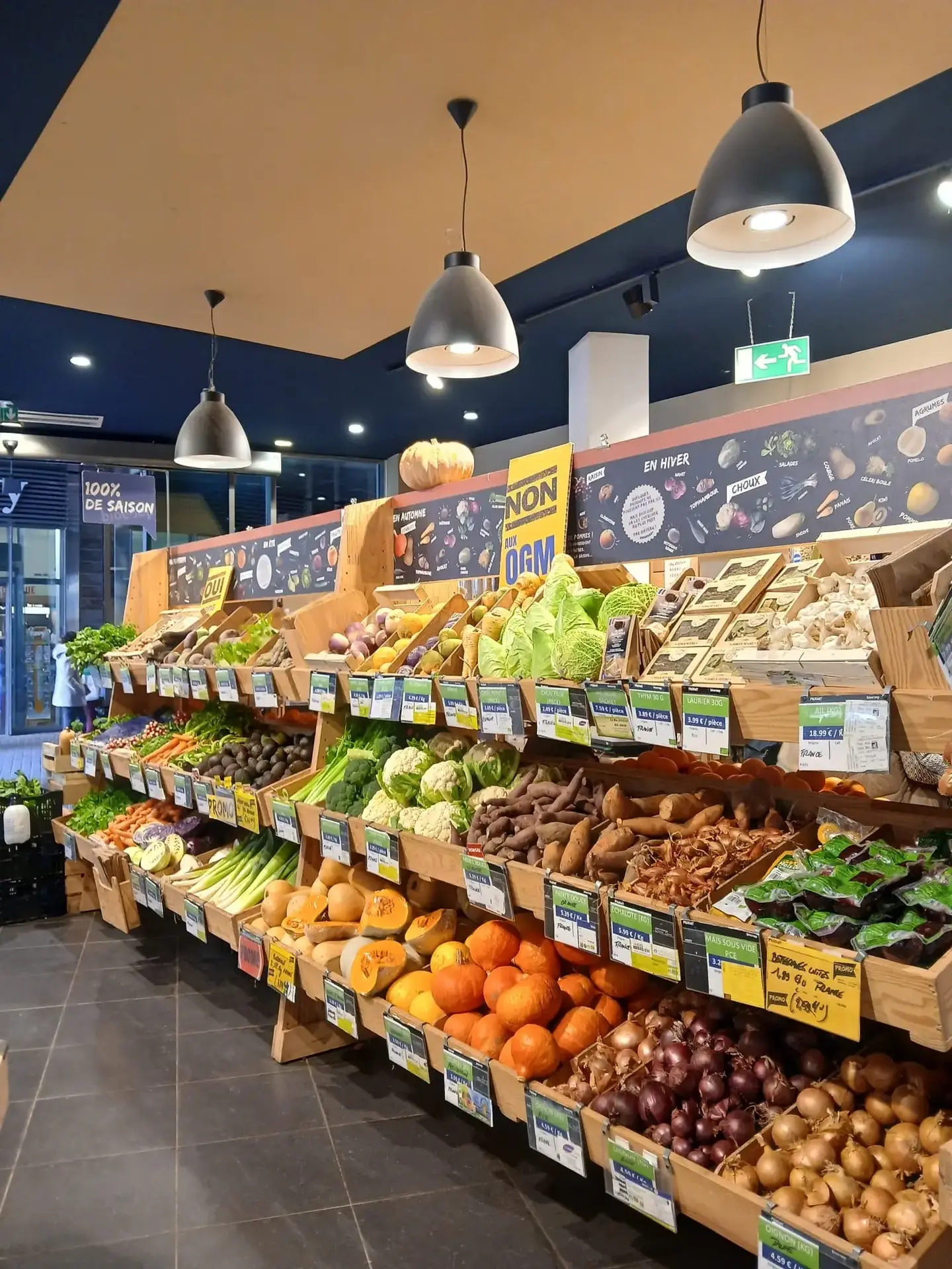 Photo Biocoop chapeau rouge