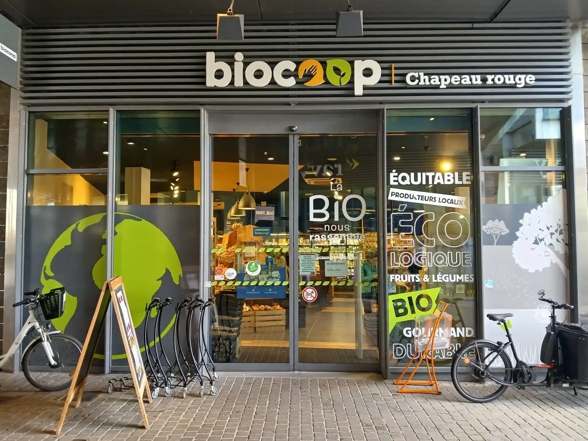 Photo Biocoop chapeau rouge