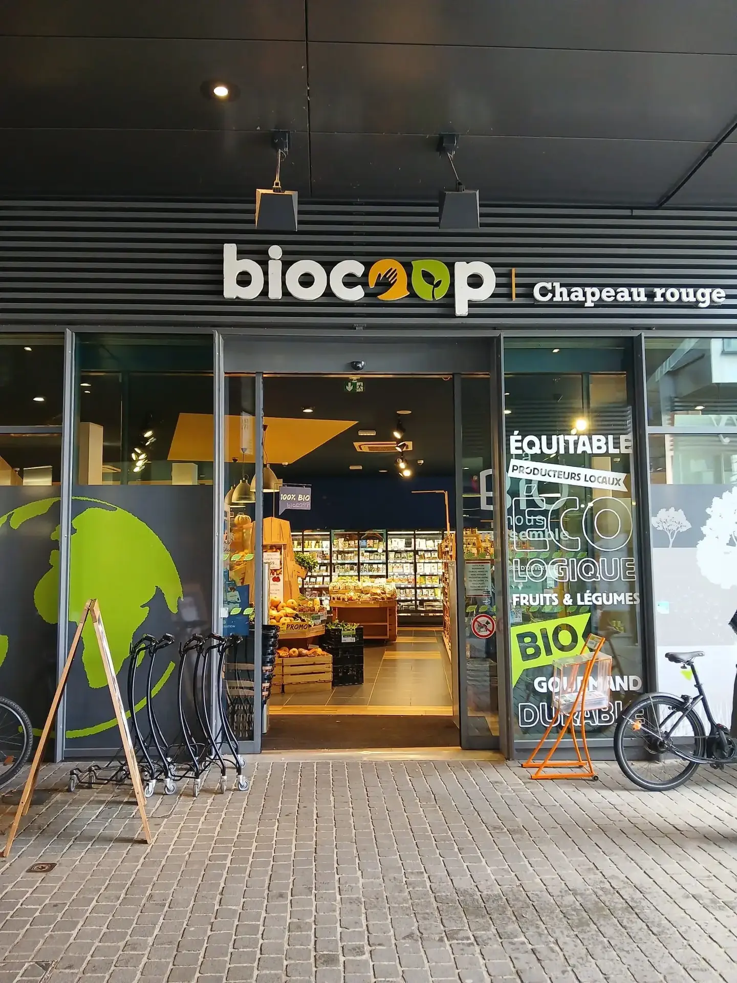 Photo Biocoop chapeau rouge